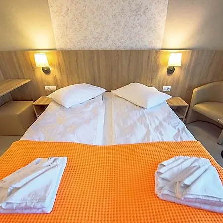 Piccadilly Szálloda 3*