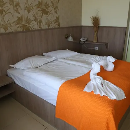 מלון Piccadilly 3*