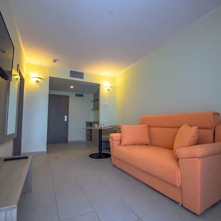 Piccadilly 3* מאמאיה