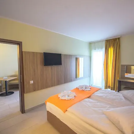 Piccadilly מלון מאמאיה