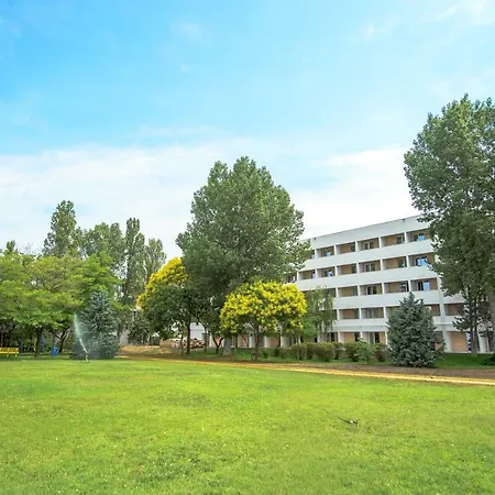 Piccadilly מלון 3*