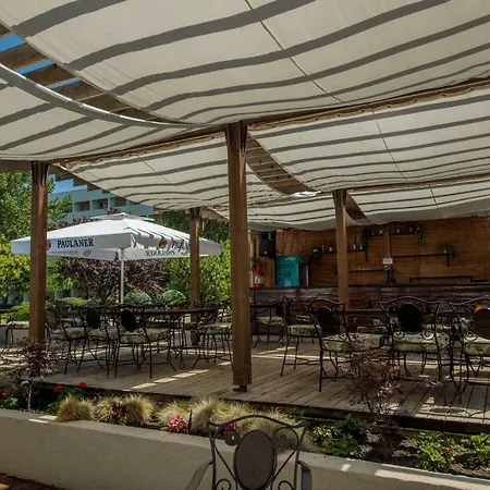 Piccadilly מלון 3*