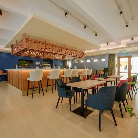 Piccadilly מלון 3*