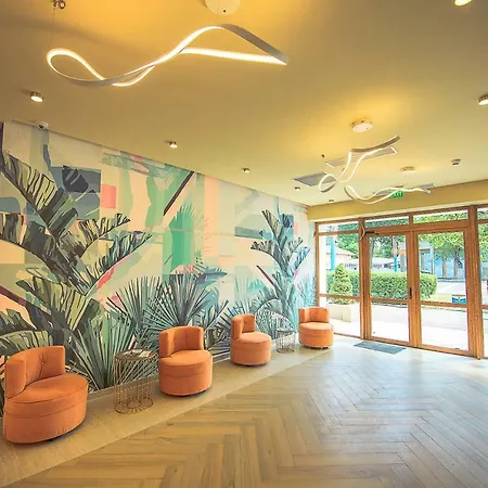 Piccadilly מלון 3*